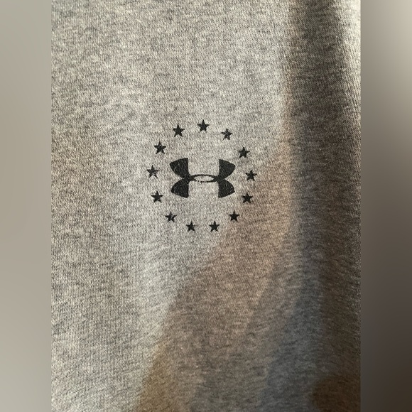 Lot 2 Under Armour Freed Hoodies 3xl and 1 Under Armour Cold Gear Pants 2xl - Picture 12 of 13